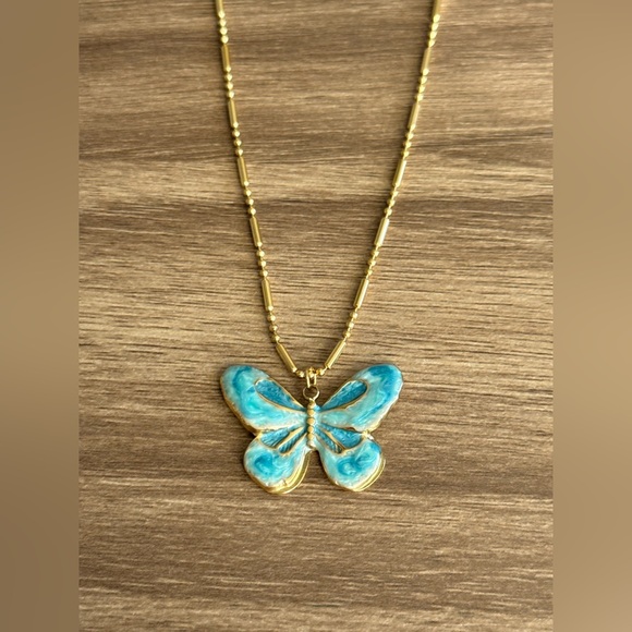 Butterfly Necklace Q700 - Picture 6 of 6